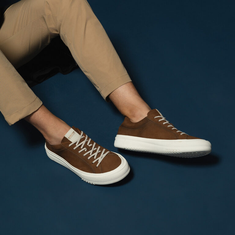 Tênis com cinto: descubra como combinar e transformar os seus looks com autenticidade