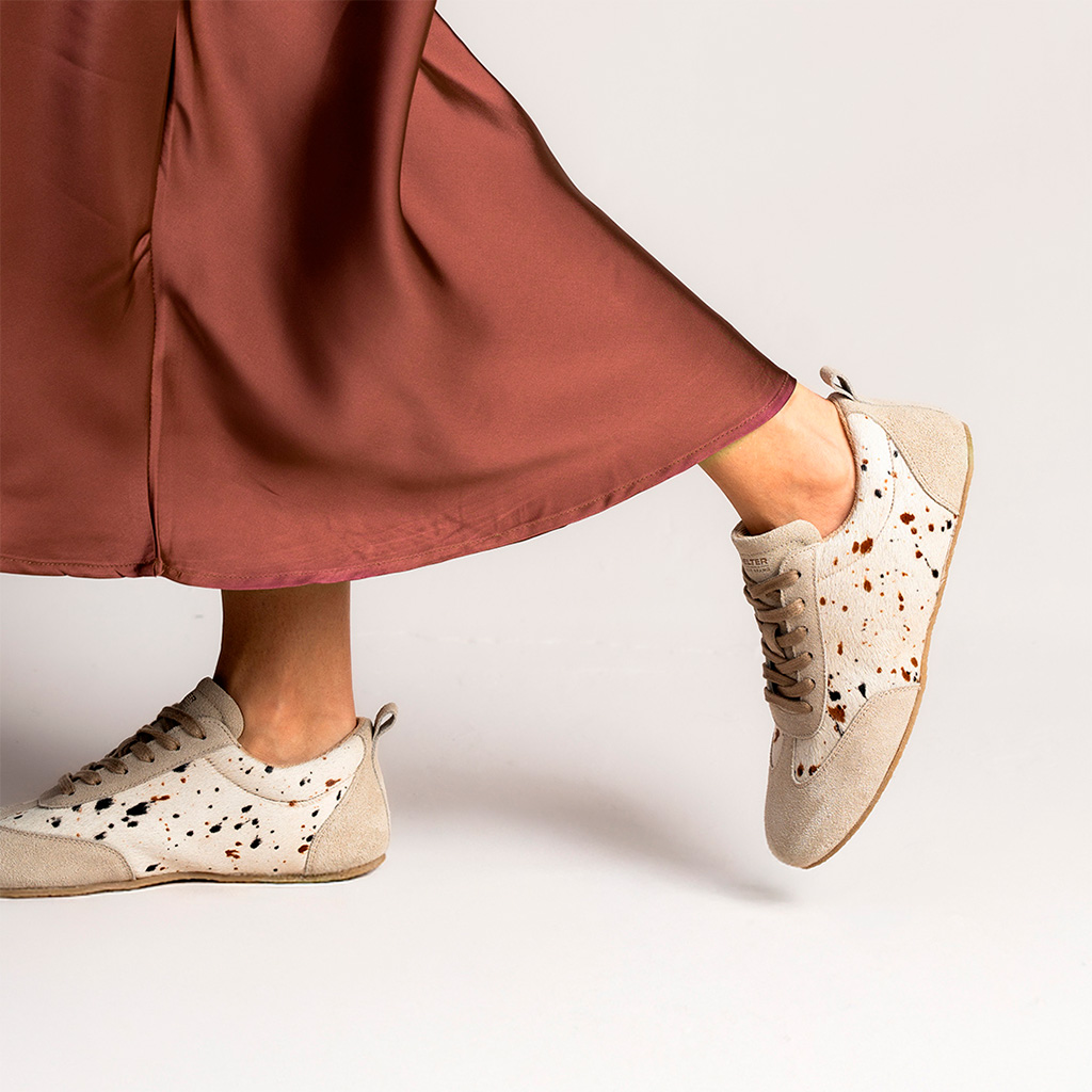 Sneakerina: descubra a origem, o que é e como usar a tendência da vez! 10 SNEAKERINA SHELTER COW PRINT