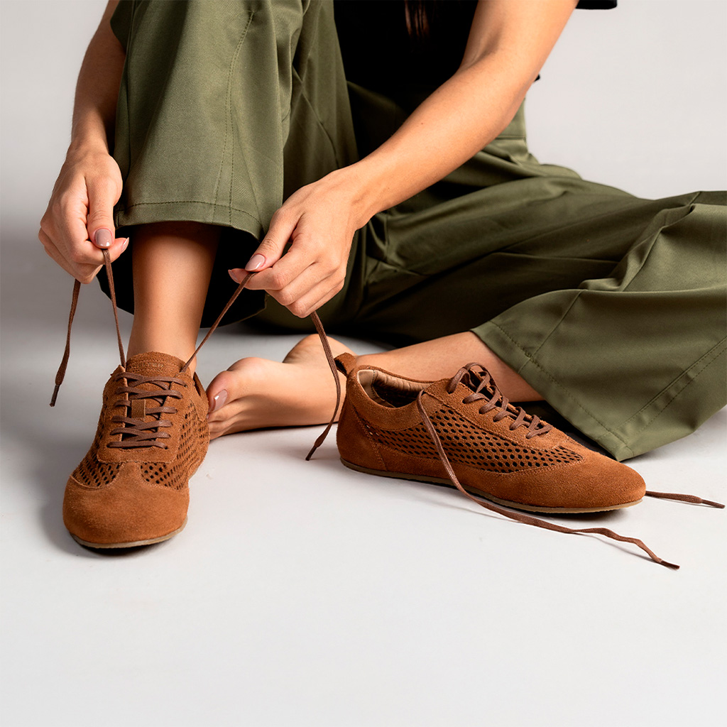 Sneakerina: descubra a origem, o que é e como usar a tendência da vez! 6 SNEAKERINA SHELTER SUEDE WHISKY