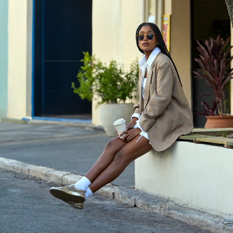 Nem tênis, nem sapatilha: Por que os calçados híbridos são o novo desejo fashion