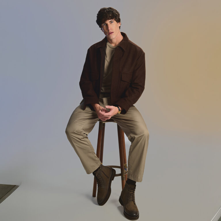 Como combinar calça cargo com sneakers masculinos